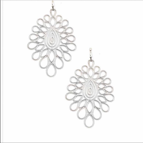 Buy 2 get 1 free lightweight cut out drop earrings - Picture 2 of 3